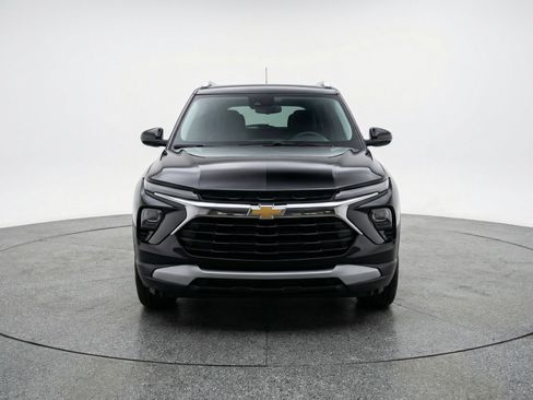 Used 2025 Chevrolet TrailBlazer LT image 2