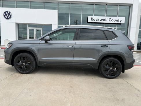 New 2025 Volkswagen Taos SE image 3