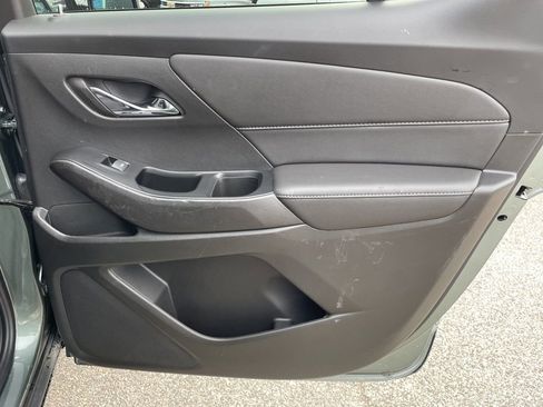 Used 2023 Chevrolet Traverse LT image 38