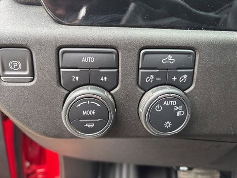 Used 2022 Chevrolet Silverado 1500 LT w/ Protection Package AWD/4WD image 29