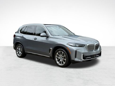 Used 2024 BMW X5 xDrive40i w/ Parking Assistance Package image 7