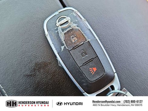 Used 2024 Nissan Rogue S FWD image 34