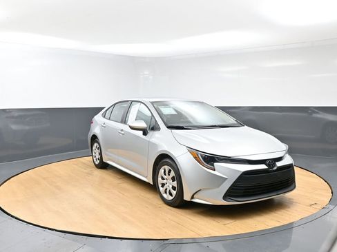 Used 2024 Toyota Corolla LE FWD image 10