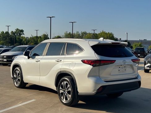 Used 2023 Toyota Highlander XLE FWD image 10