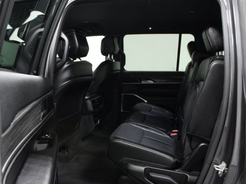 Used 2024 Jeep Wagoneer Series II w/ Flexible Seating Group AWD/4WD image 13
