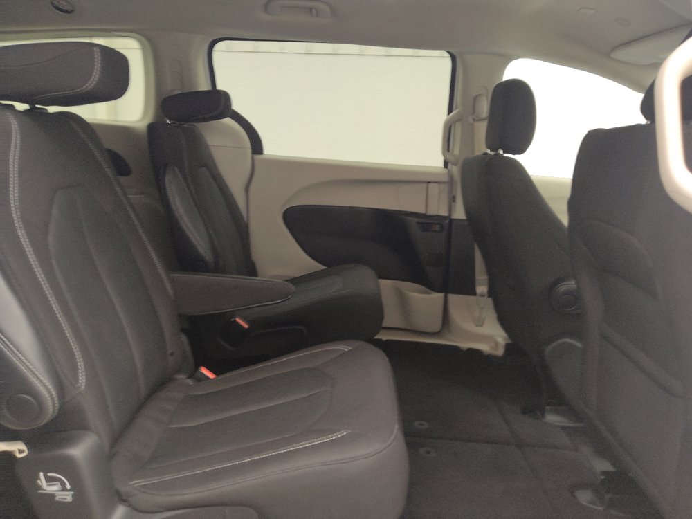 Used 2023 Chrysler Voyager LX FWD image 19