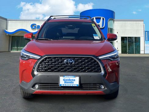 Used 2024 Toyota Corolla Cross XLE image 2