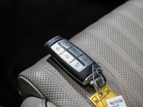 Used 2023 Genesis G70 3.3T image 28