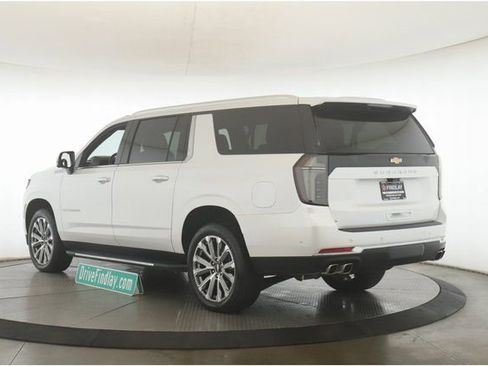 Used 2025 Chevrolet Suburban High Country image 8