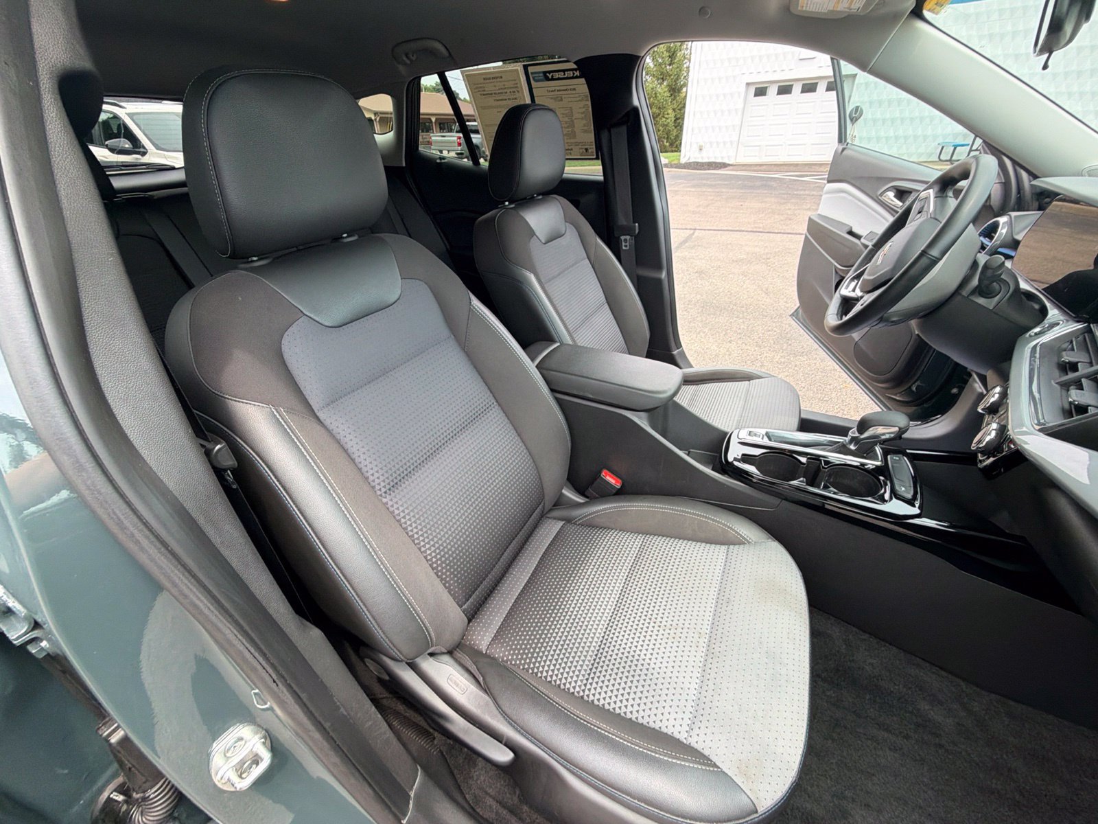 Used 2025 Chevrolet Trax LT w/ Driver Confidence Package FWD image 25