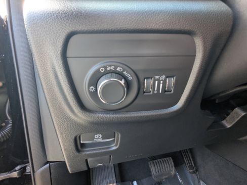 Used 2023 Jeep Grand Cherokee L Laredo image 20