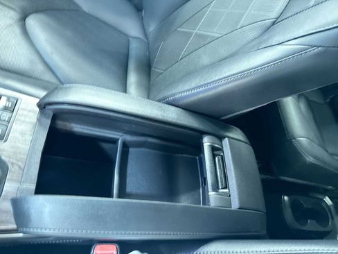 Used 2024 Toyota Highlander Platinum image 28