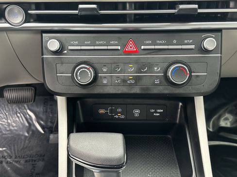 Used 2025 Hyundai Tucson SE image 30