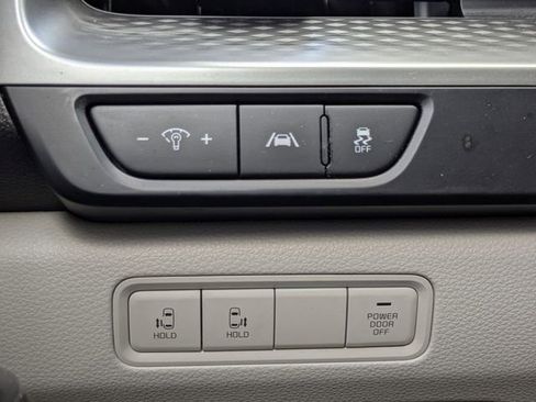Used 2024 Kia Carnival LX FWD image 33