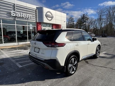 Used 2023 Nissan Rogue SL image 3