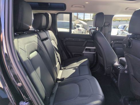 Used 2024 Land Rover Defender 110 SE image 29