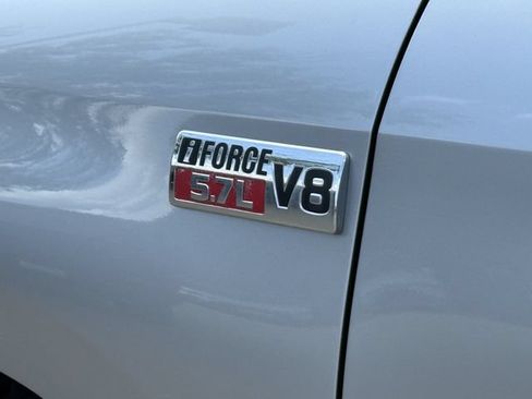 Used 2013 Toyota Tundra 2WD CrewMax w/ SR5 Pkg image 9
