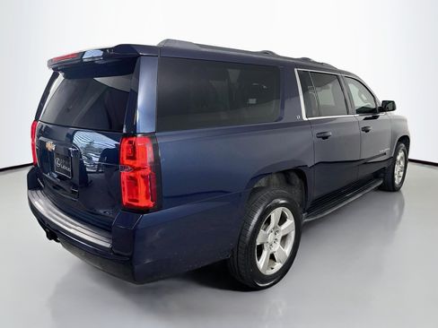 Used 2017 Chevrolet Suburban LT RWD image 7