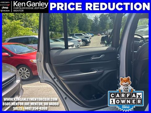 Used 2025 Jeep Grand Cherokee Altitude w/ Trailer Tow Package AWD/4WD image 25