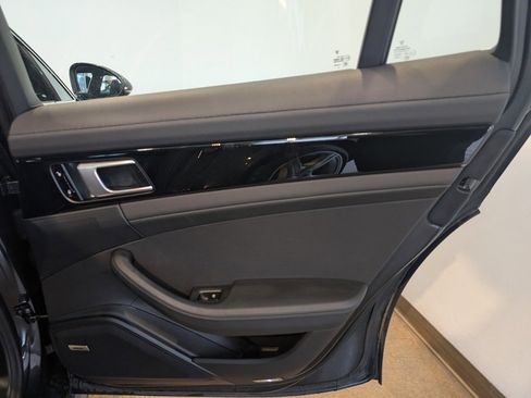 Used 2018 Porsche Panamera 4S image 27
