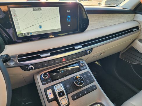 Used 2024 Hyundai Palisade Calligraphy image 19