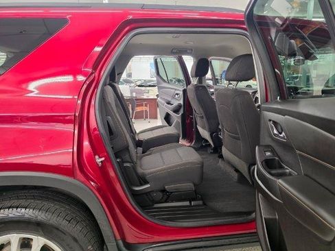 Used 2019 Chevrolet Traverse LT FWD image 11
