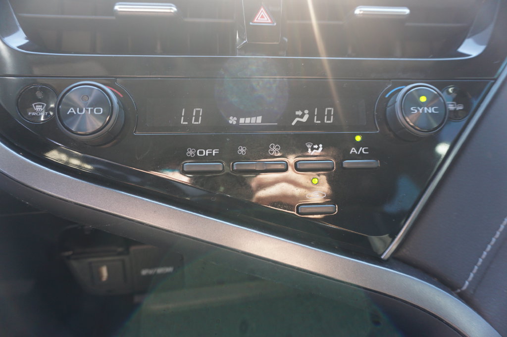 Used 2022 Toyota Camry SE FWD image 13
