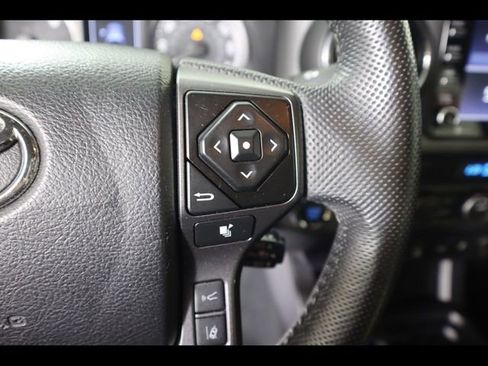 Used 2022 Toyota Tacoma TRD Off-Road AWD/4WD image 22