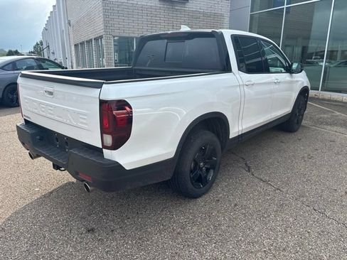 Used 2024 Honda Ridgeline Black Edition image 3