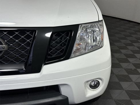 Used 2018 Nissan Frontier SV w/ Value Truck Package AWD/4WD image 8