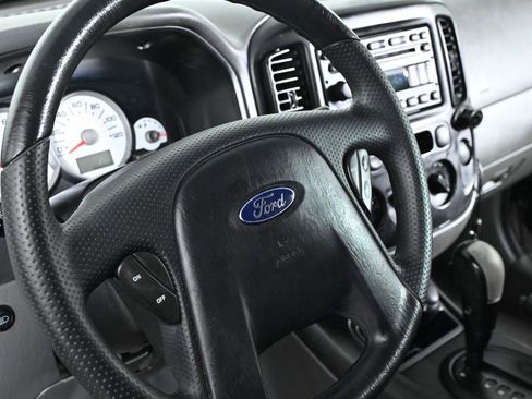 Used 2006 Ford Escape XLS image 10