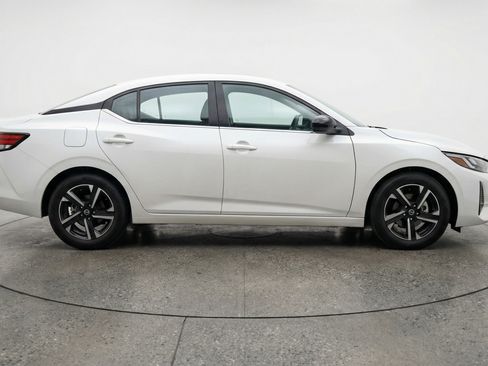 Used 2025 Nissan Sentra SV image 11