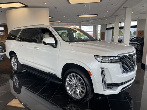 Certified 2024 Cadillac Escalade ESV Premium Luxury AWD/4WD image 9