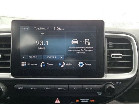 Used 2023 Hyundai Venue SEL image 36