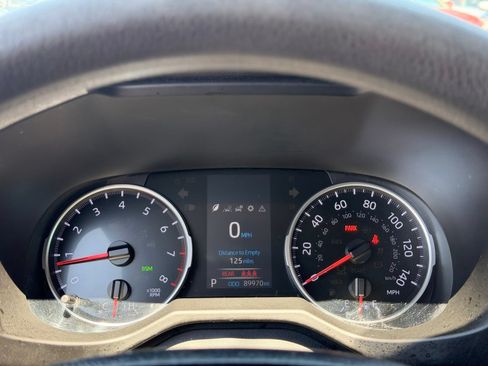 Used 2019 Toyota RAV4 XLE FWD image 19