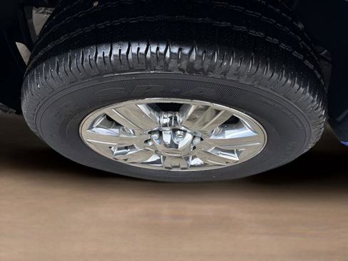 Used 2011 Ford F150 XLT w/ XLT Chrome Pkg image 11