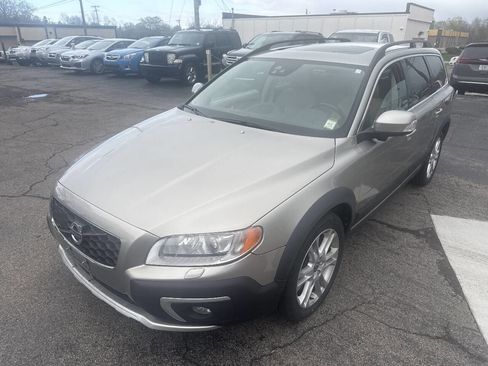 Used 2016 Volvo XC70 T5 Platinum w/ Protection Package image 13