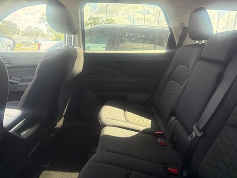 Used 2025 Nissan Pathfinder SV FWD image 3