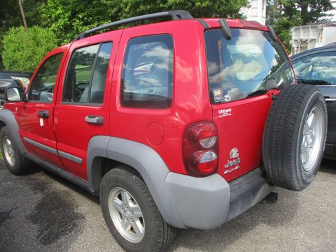 Used 2005 Jeep Liberty Sport AWD/4WD image 4