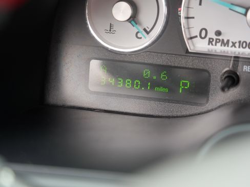 Used 2004 Ford Thunderbird Deluxe image 27