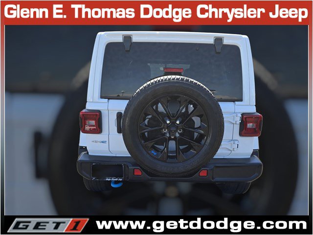 Used 2023 Jeep Wrangler Unlimited Sahara w/ Cold Weather Group AWD/4WD image 8
