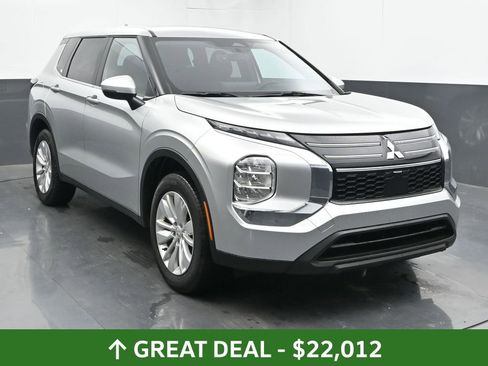 Used 2025 Mitsubishi Outlander ES image 4