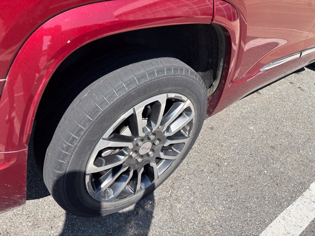 Used 2020 GMC Acadia Denali w/ Technology Package FWD image 8