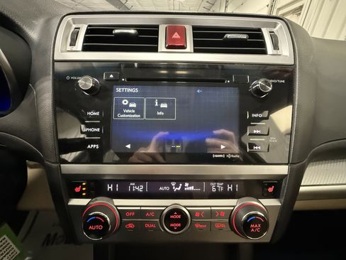 Used 2017 Subaru Outback 2.5i Premium image 38