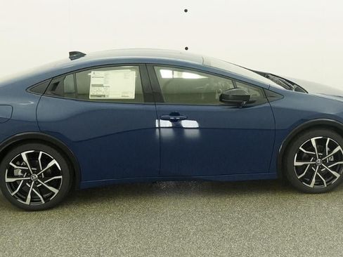New 2026 Toyota Prius Plug-In Hybrid FWD image 11