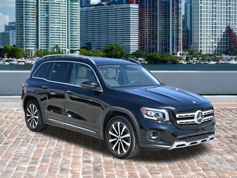 Used 2022 Mercedes-Benz GLB 250 w/ Premium Package Lite image 9