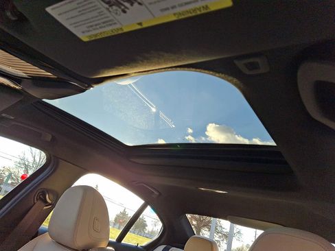 Used 2023 BMW 330i xDrive Sedan w/ Premium Package image 12