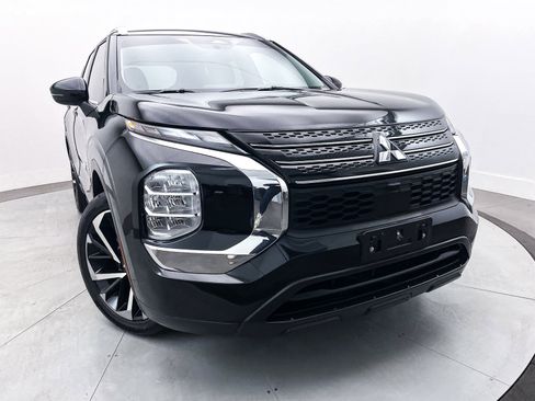Used 2022 Mitsubishi Outlander ES image 3