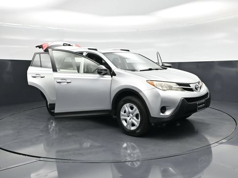 Used 2013 Toyota RAV4 LE FWD image 29
