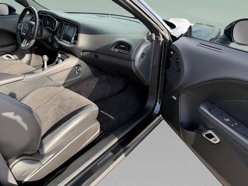 Used 2016 Dodge Challenger R/T Scat Pack w/ Leather Interior Group RWD image 9